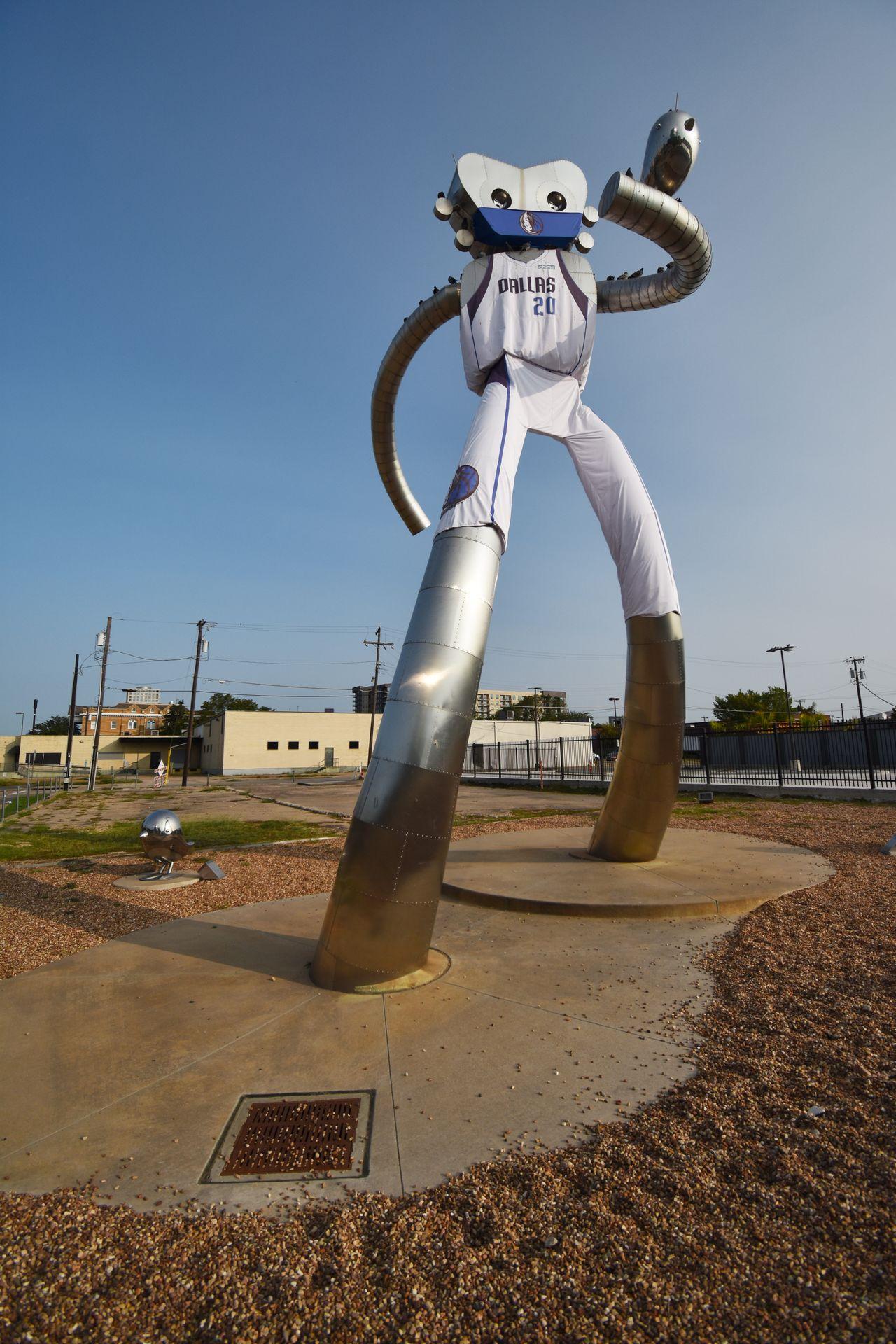 A giant, metal robot wearing a Dallas Mavericks uniform.