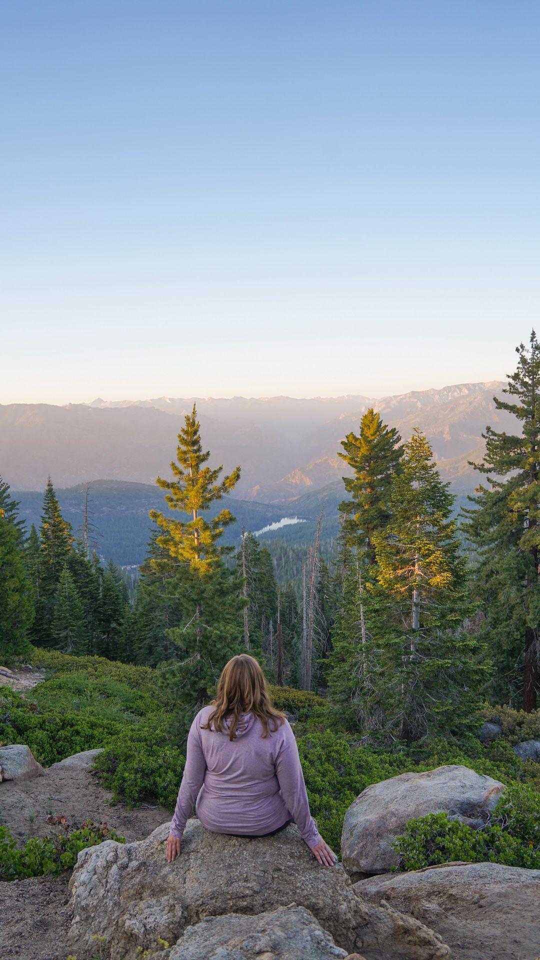 I was shocked to learn that only about half of the visitors to Sequoia National Park visit Kings Canyon each year! These 2 national parks are right next to each other and are co-managed. 