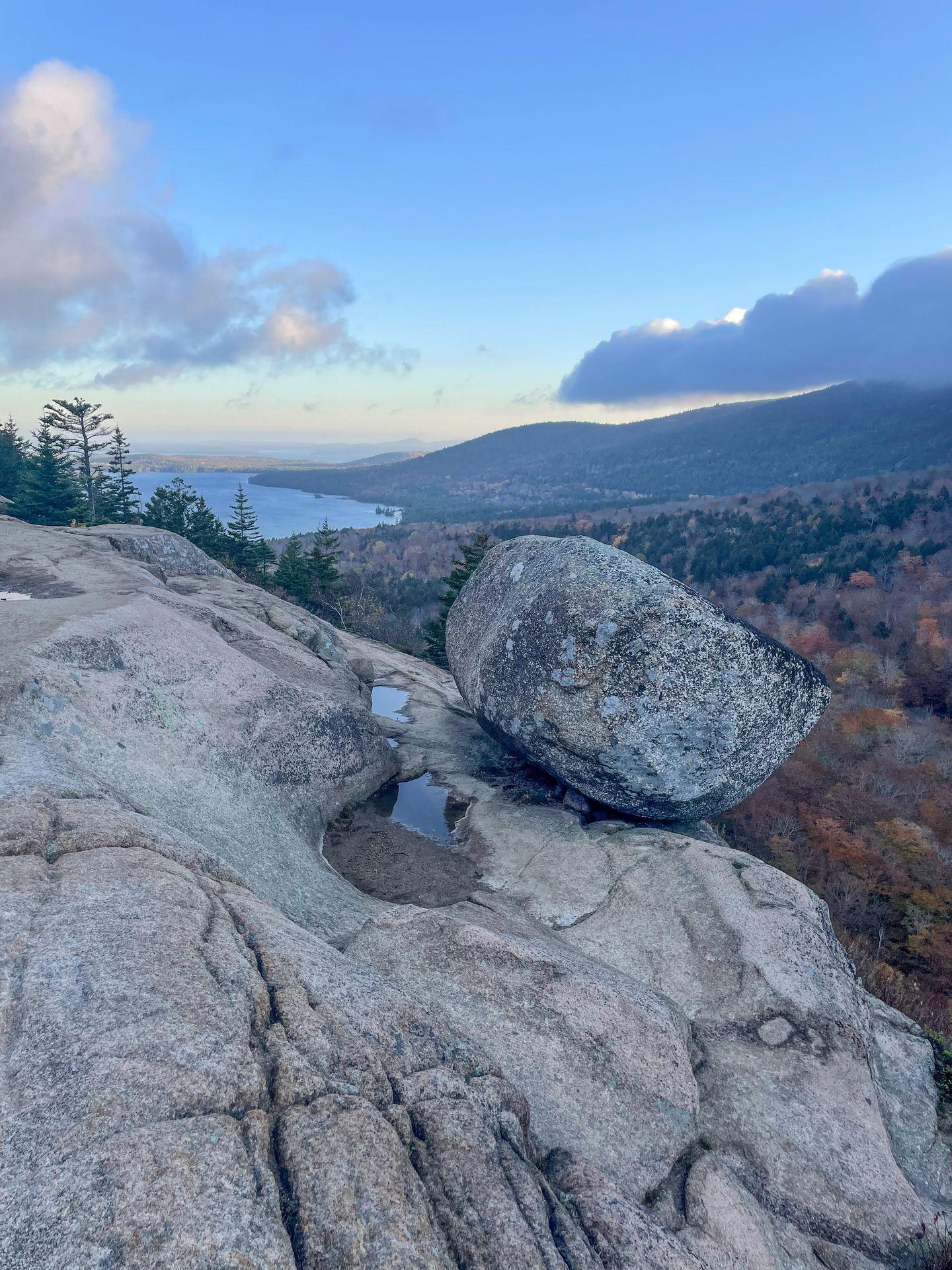 A huge rock sitting on the edge of a cliff on the Bubble trail.
