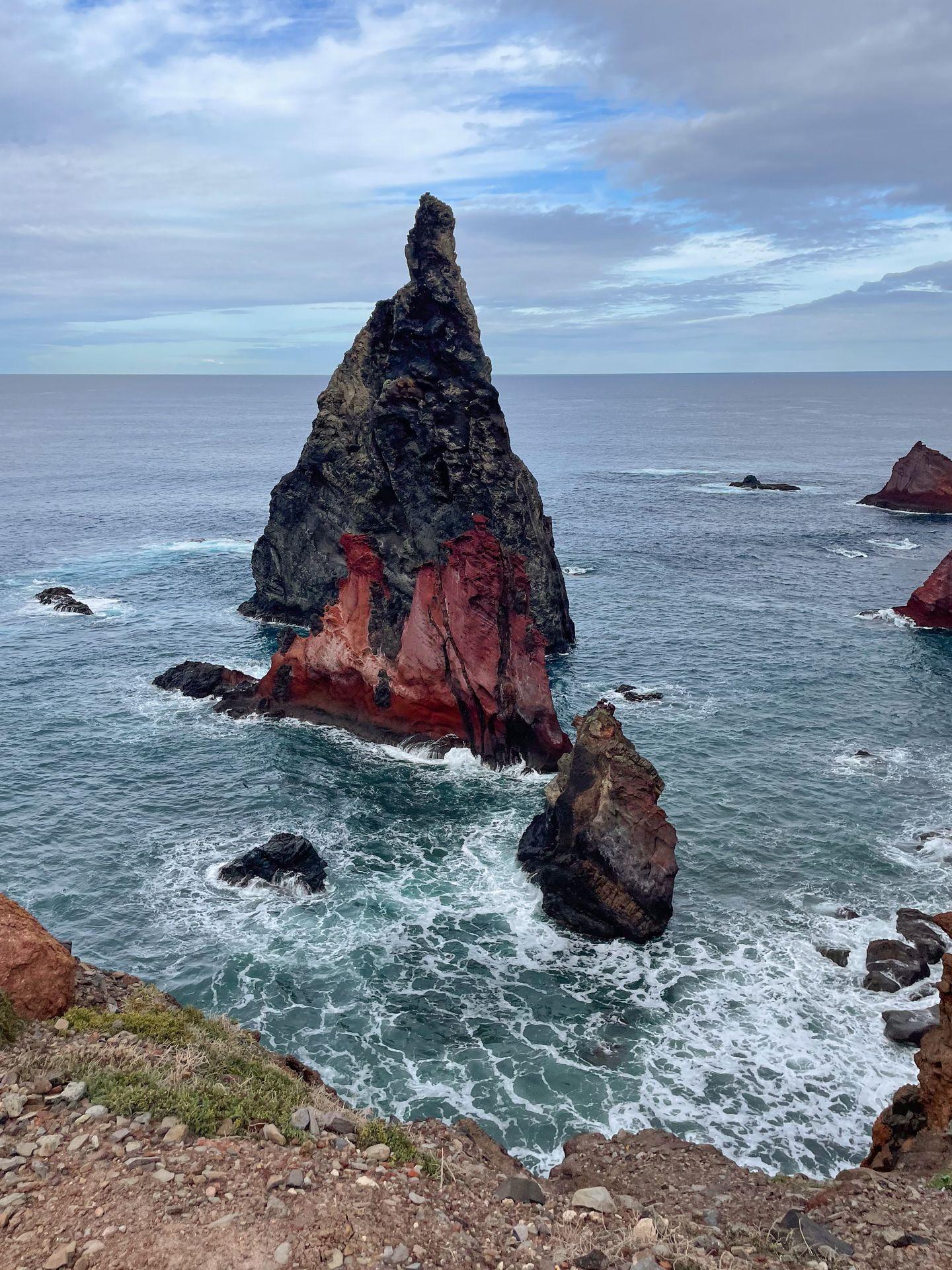 A few pointy rock formations seen from the PR8 trail