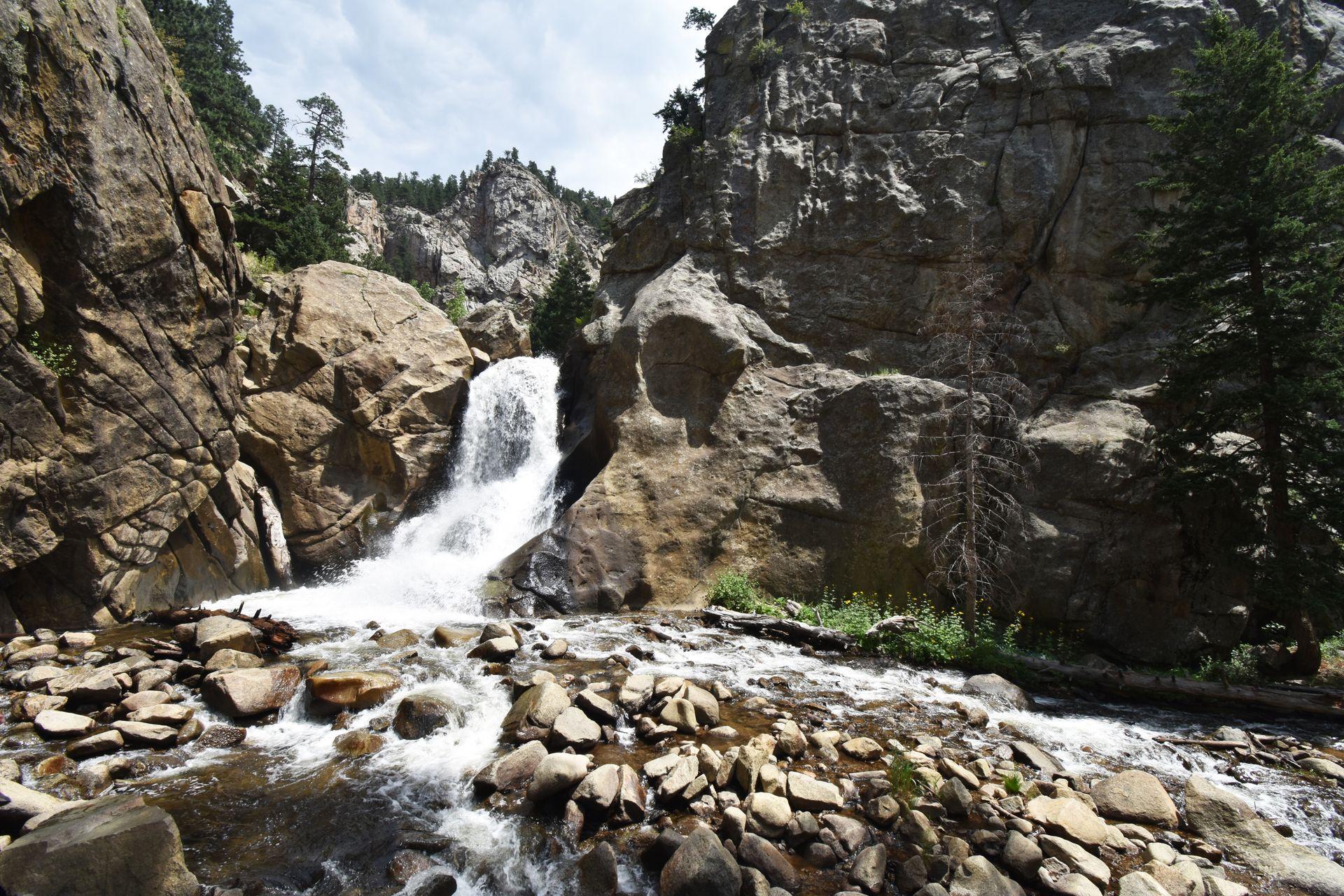 A waterfall surrounding by rocks.