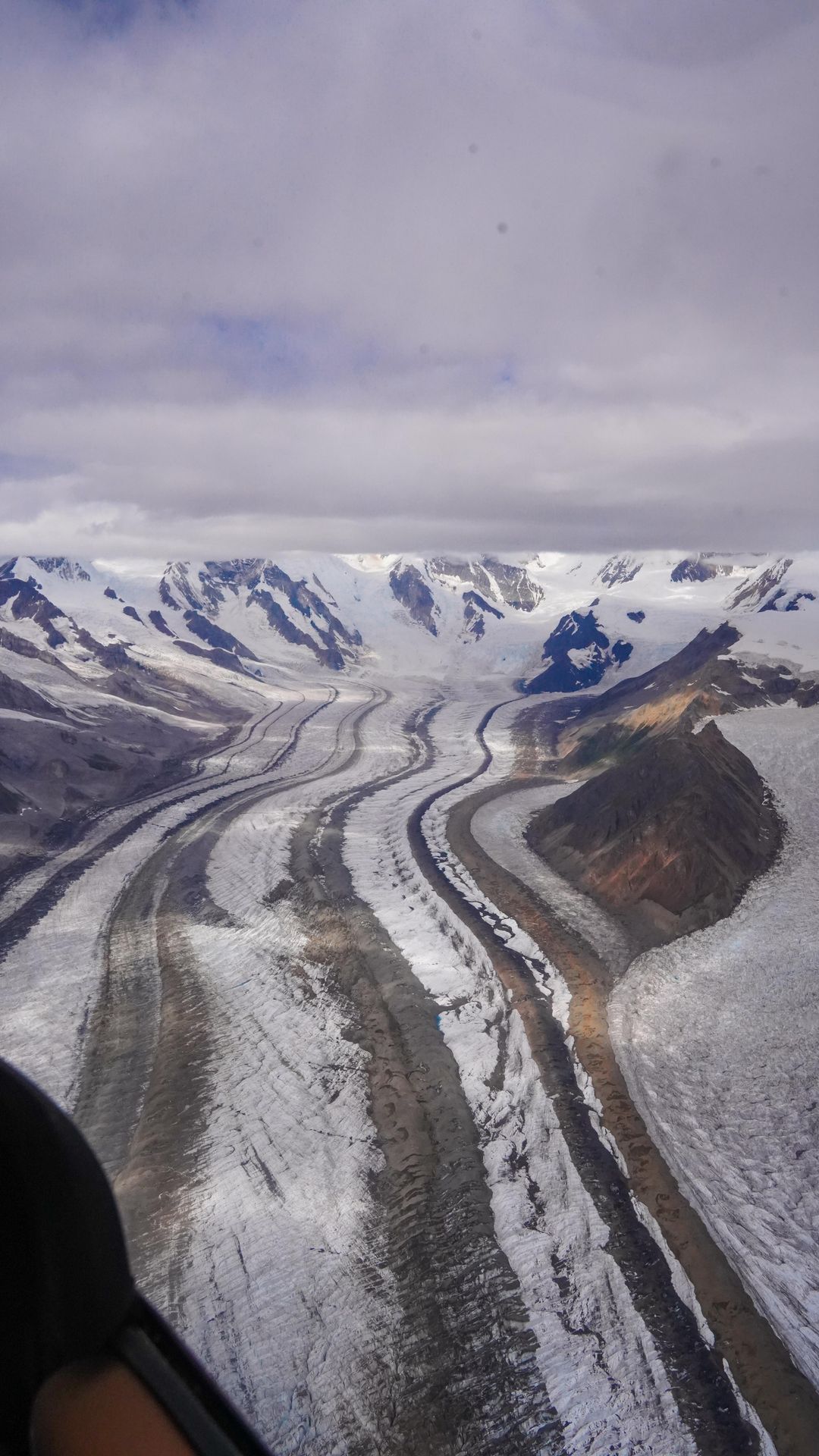 Wrangell-St. Elias is the LARGEST US national park at 13.2 million acres. To put that in perspective, 6 Yellowstone’s would fit inside this park. 🤯