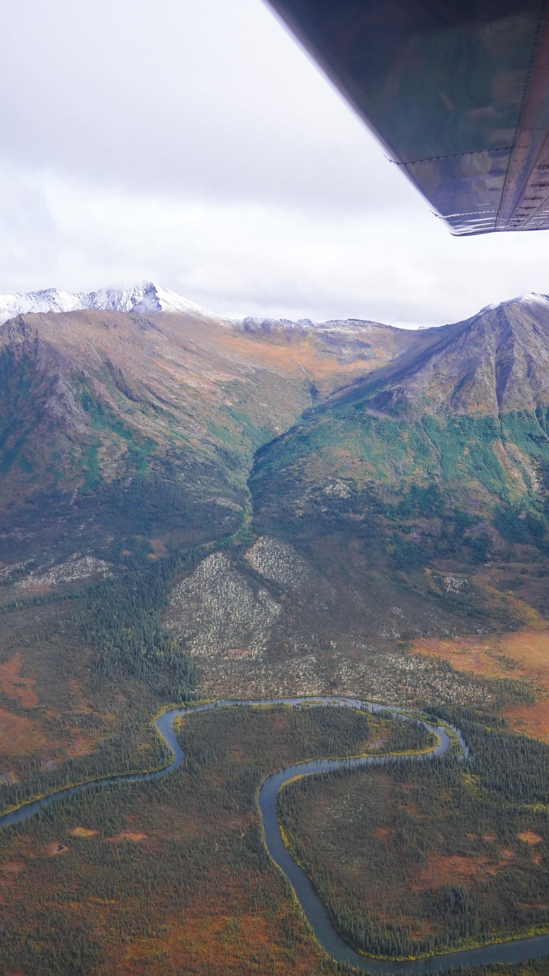 Gates of the Arctic is the least visited of the 63 US national parks, receiving about 11,000 visitors per year! Located in remote Northern Alaska, this incredible area has mountain peaks, braided rivers, permafrost & more. 