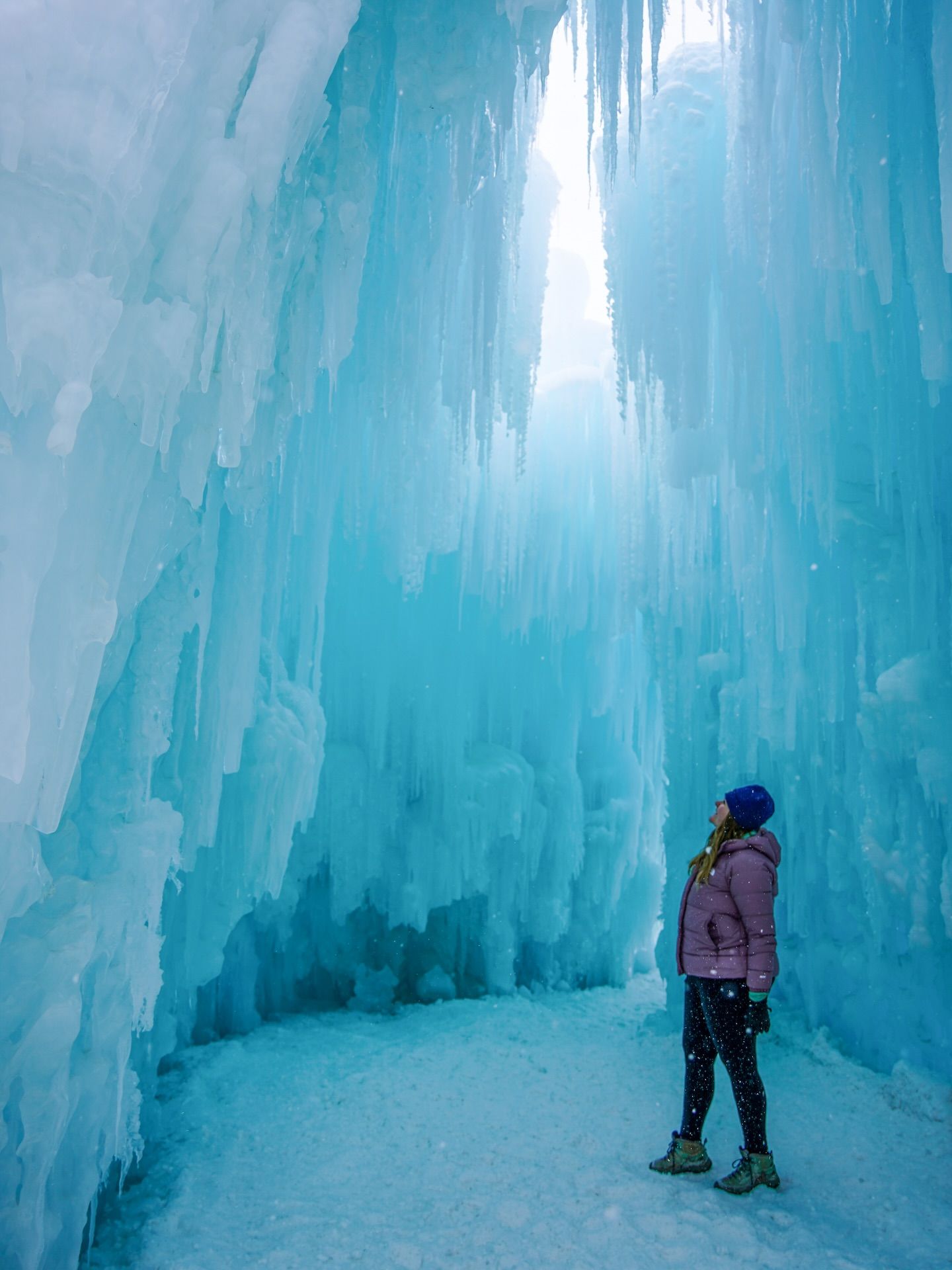 Winter is here and I’m dreaming about the magic of these ice castles 🧊❄️