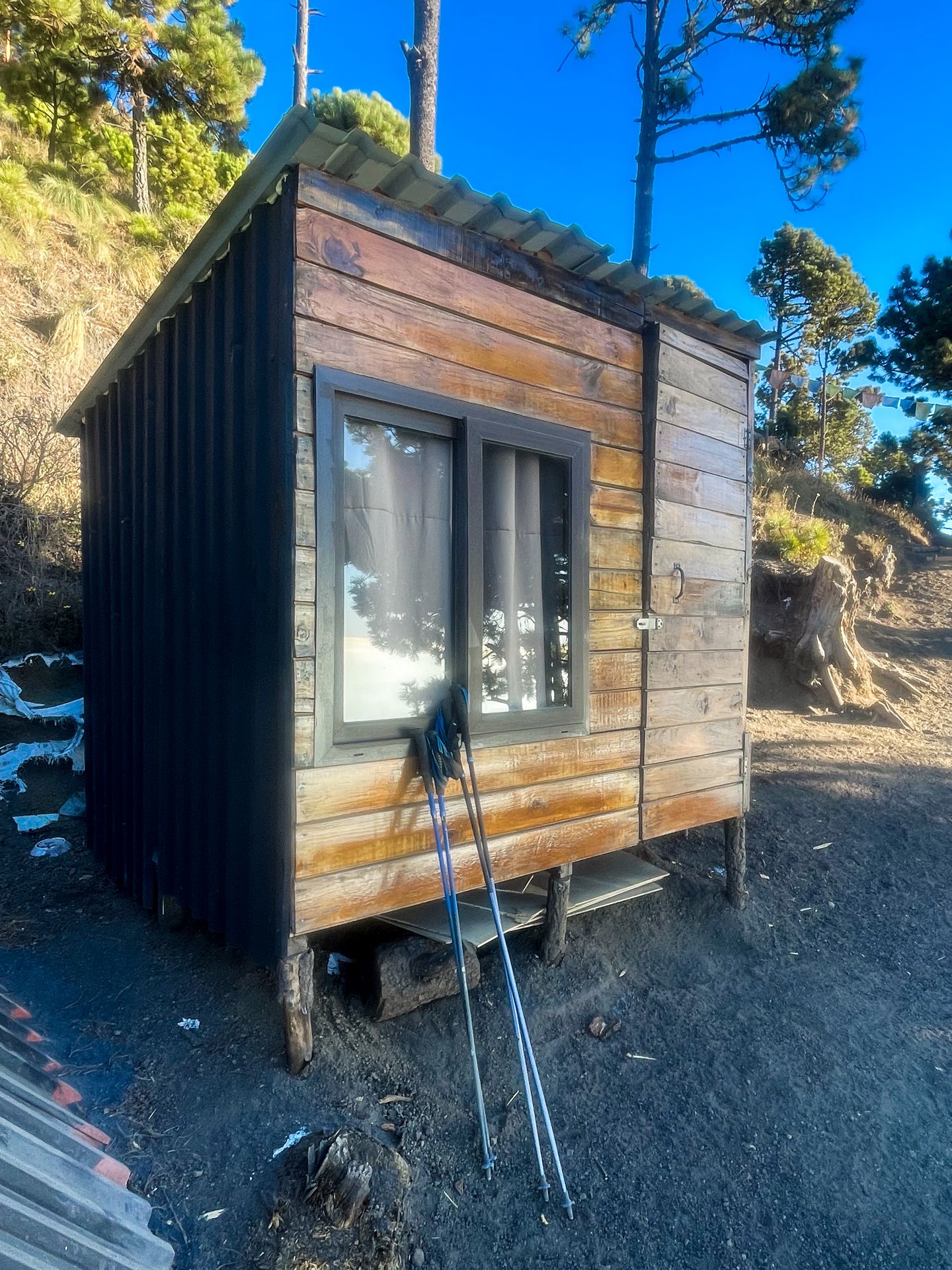 A small cabin at the Wicho & Charlie's camp