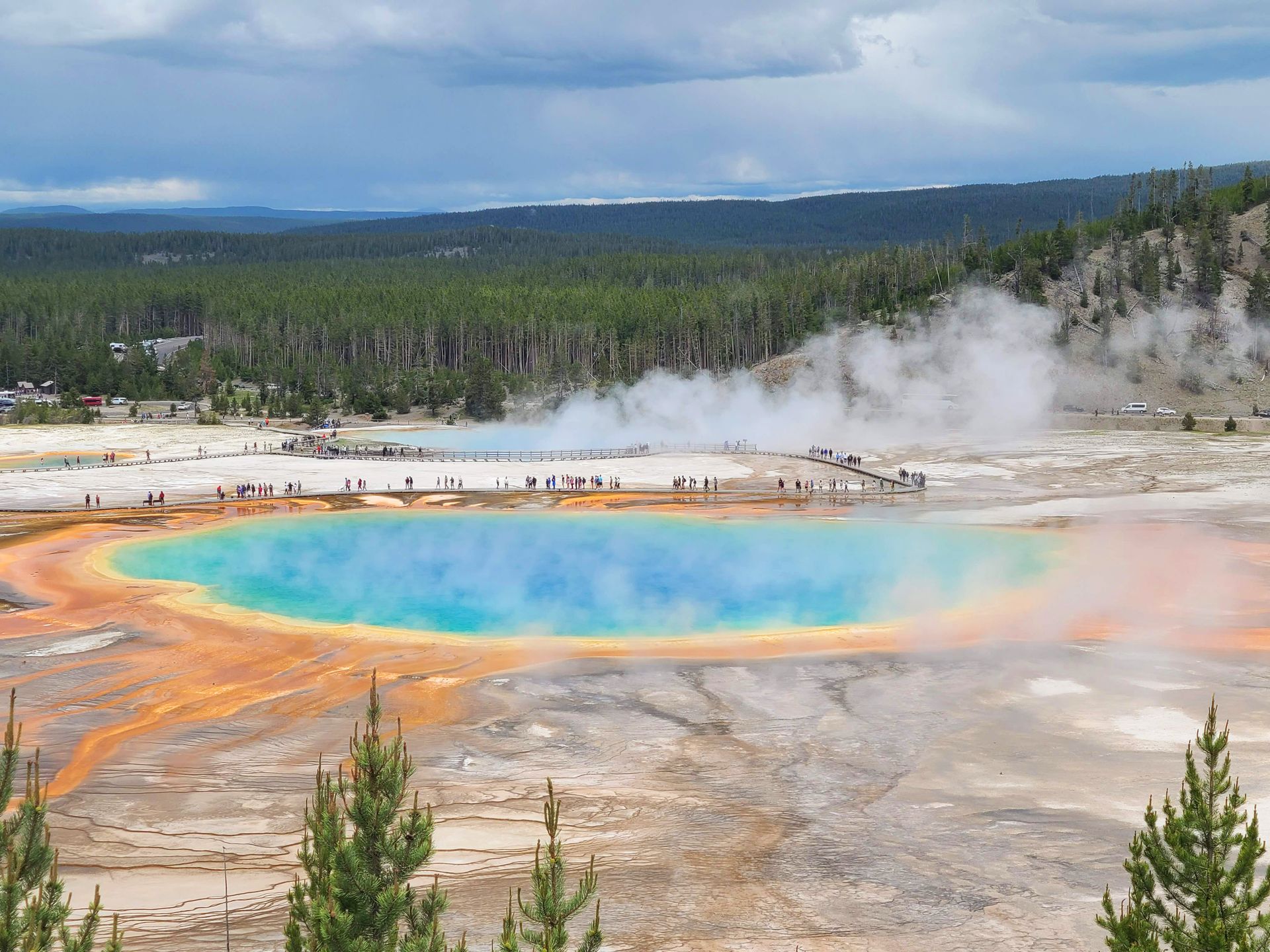 Looking at the Grand Prismatic Spring from the overlook. You can see several people on the boardwalk next to it