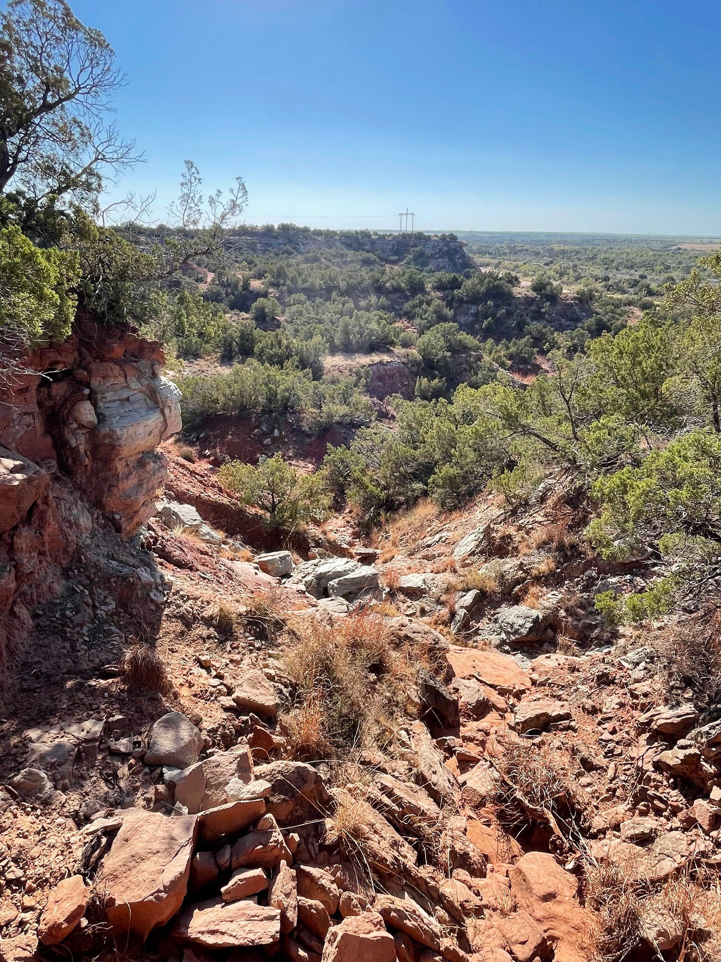 Orange rocks on a train in Copper Breaks State Park.