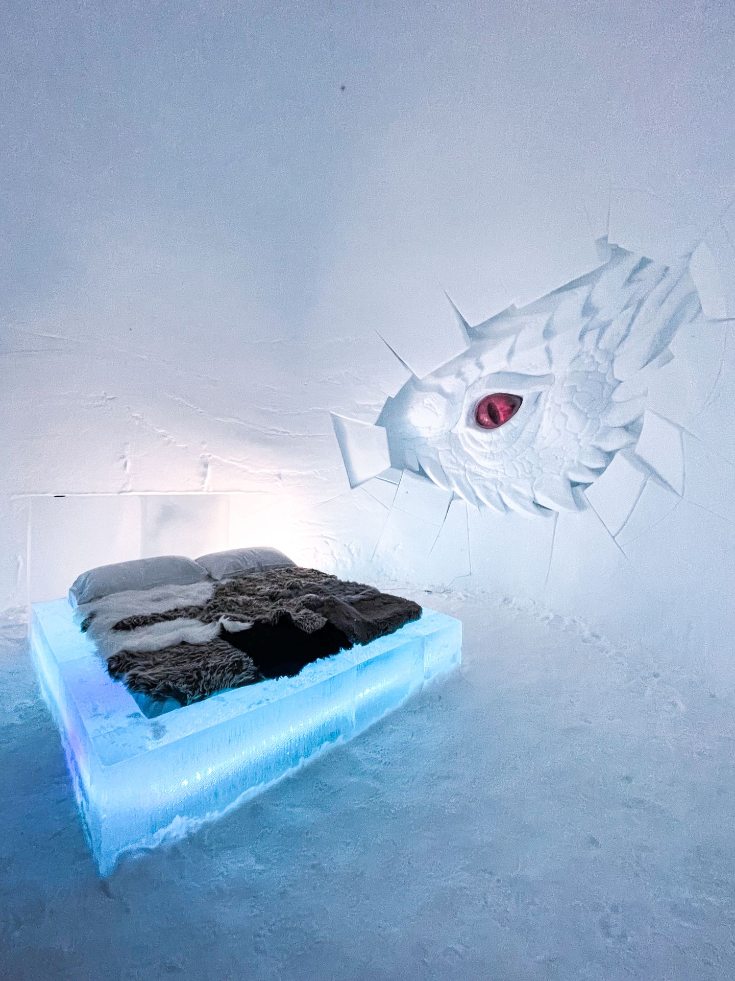 An ice room an eye carved in the wall
