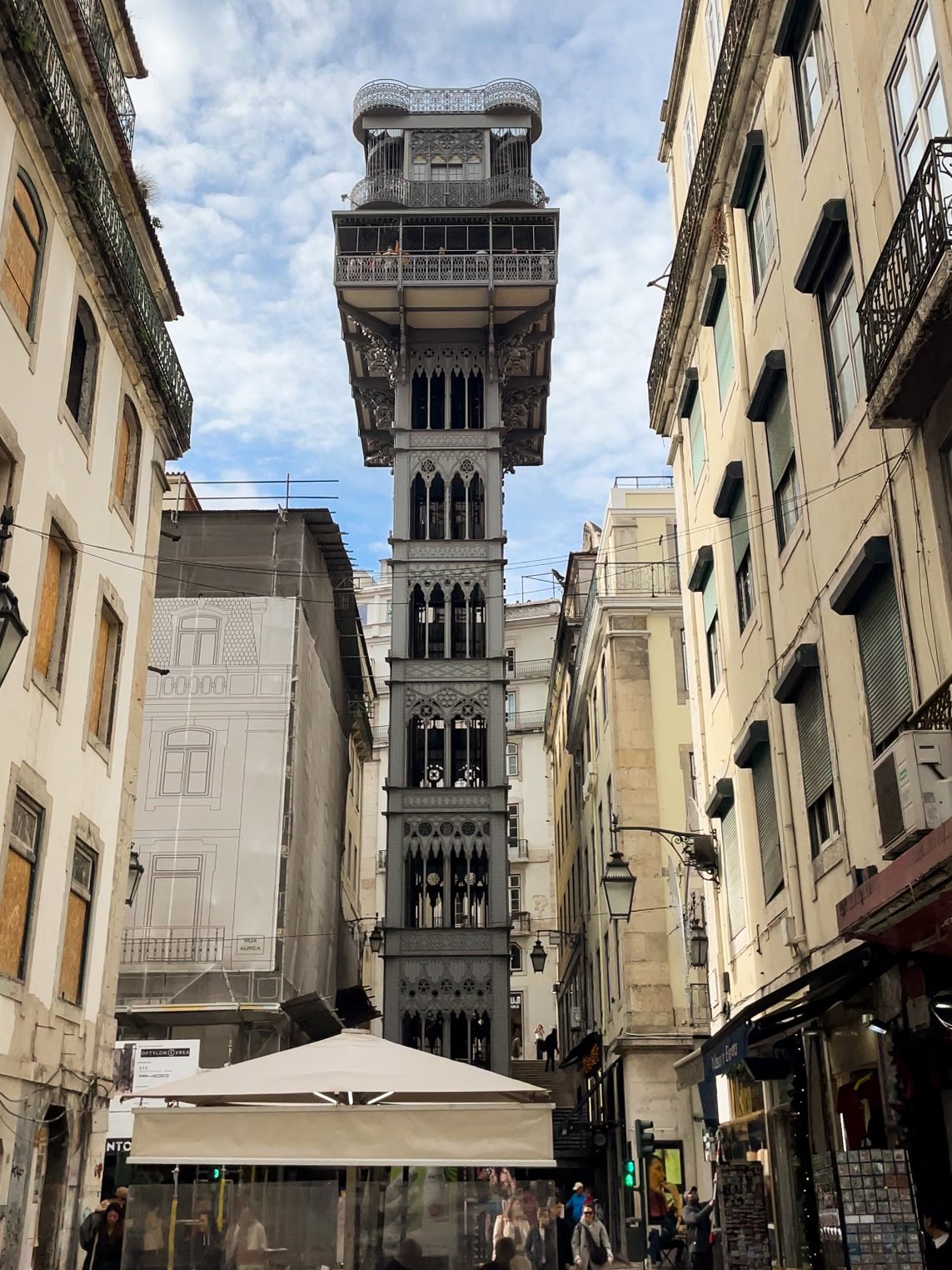 Looking up at the Santa Justa Lift from the street