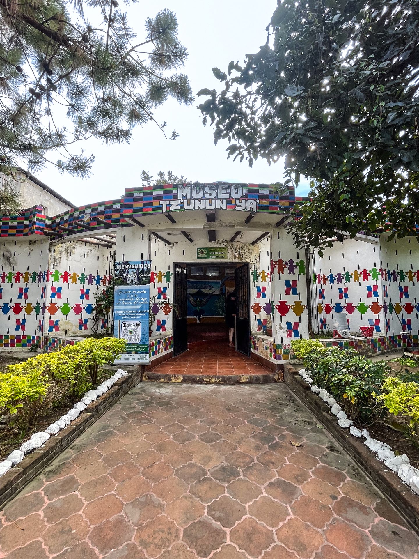 The exterior of Museo Tzunun' Ya', which has a colorful pattern with small shapes on the outside