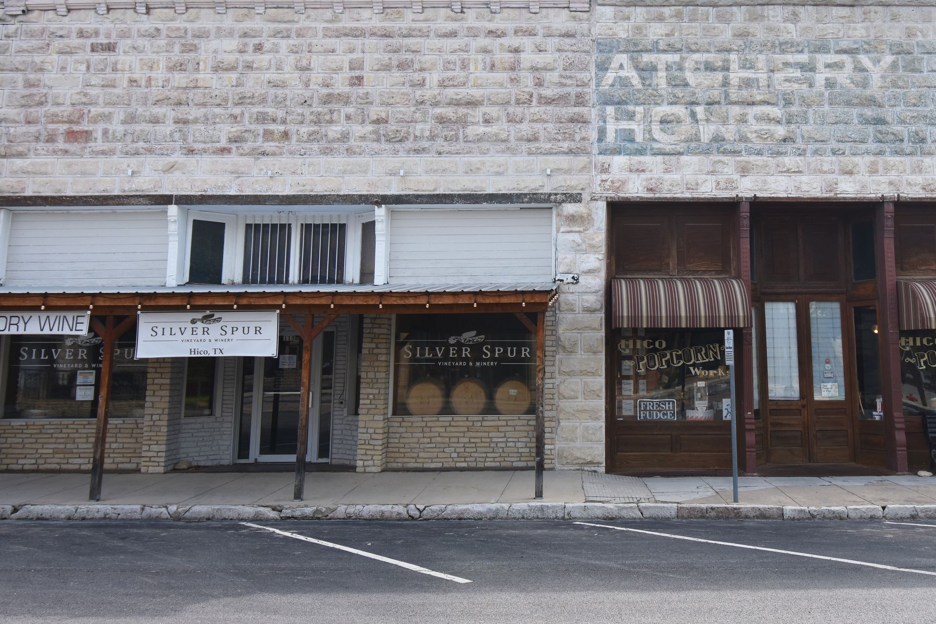 The exterior of Silver Spur Winery. You can see some barrels in the window.